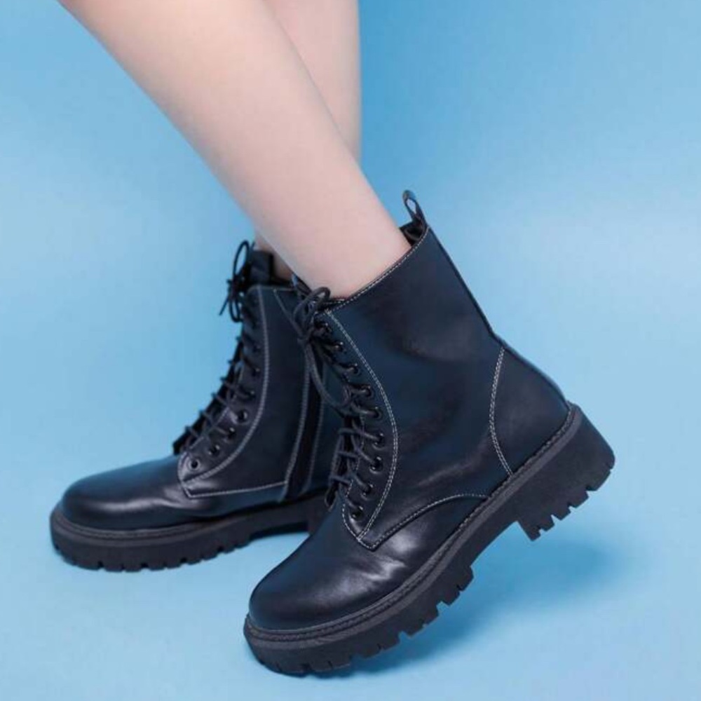 NWOT Black zip up boots combat style Women’s size 5.5-6 or juniors size 4 black